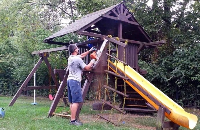 Kid’s Playground Demolition Removal, Palm Beach Junk Removal and Trash Haulers